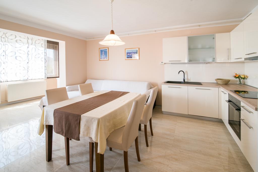 Apartments Villa Ana Krk Town Eksteriør billede