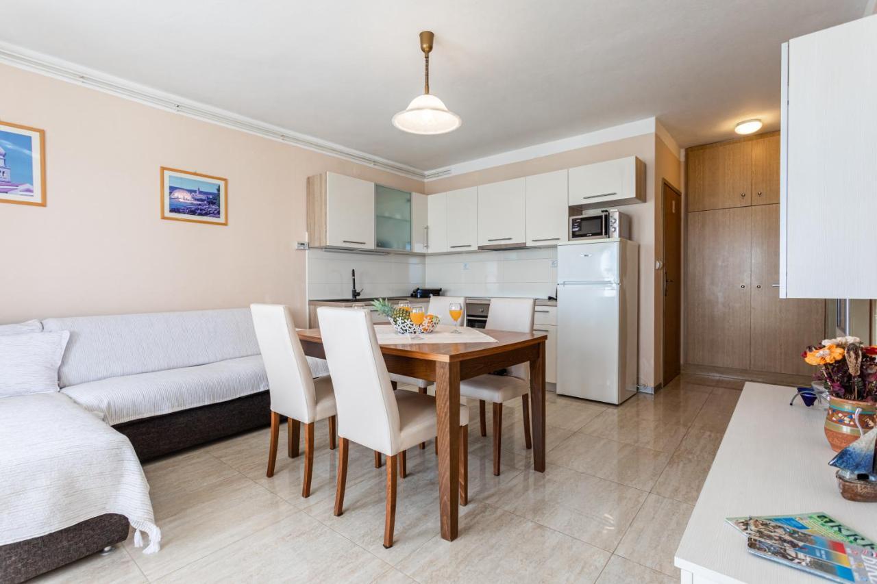 Apartments Villa Ana Krk Town Eksteriør billede